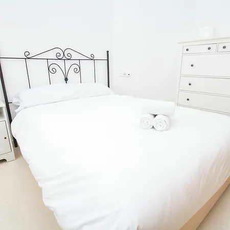 Calle Mezquitilla - Spacious By La Recepcion Apartment *